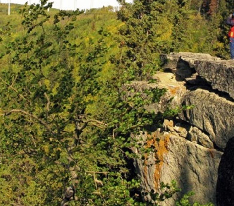 Dempster Fibre Project: 800-km fibre optic line