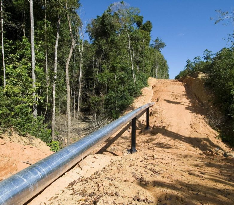 Design and commissioning of a long-distance pipeline transporting thickened tailings in laminar flow