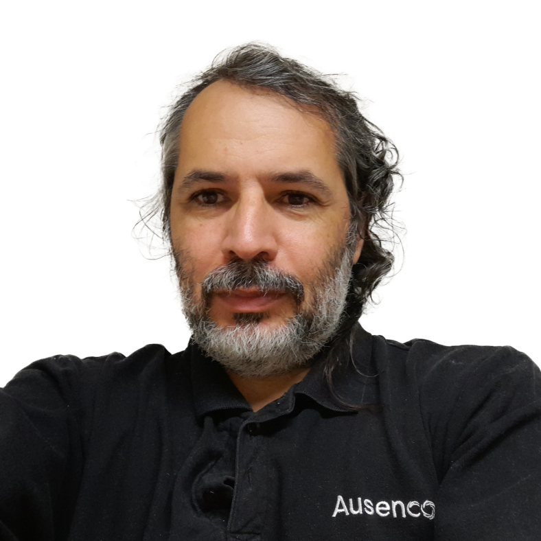 Headshot of Charleston Dias